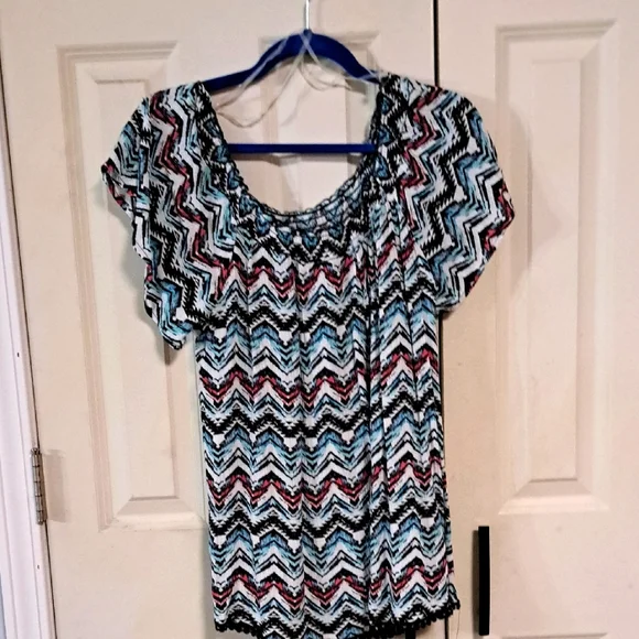 No Boundaries Multicolor Chevron Blouse - Picture 1 of 3